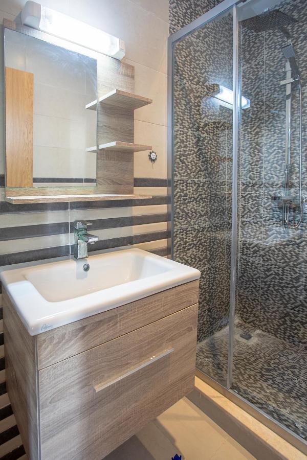 Magnifiques Appartements De Vacances Бузника Екстериор снимка